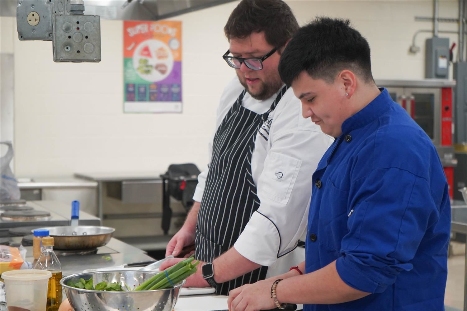  Guest chef brings experience, tacos to high school 